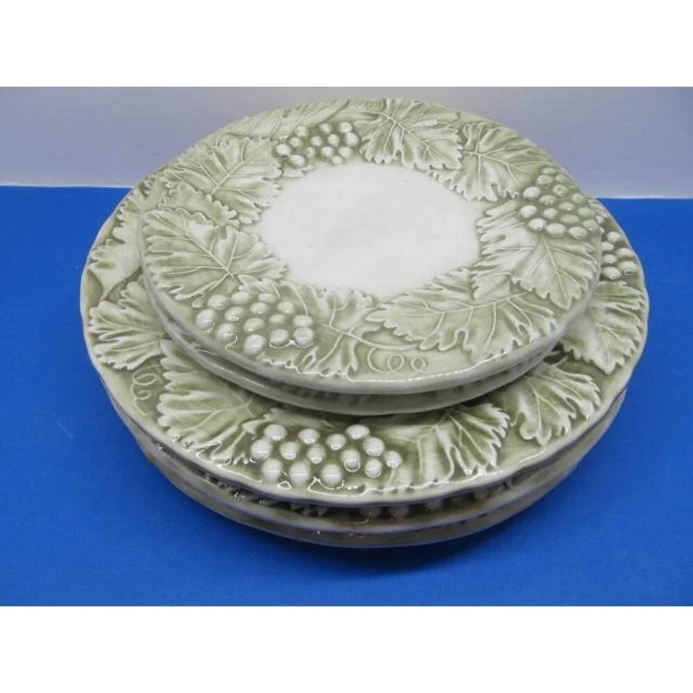 Williams Sonoma Napa Sage Embossed Lot 3 Salad Plates & 2 Saucers
